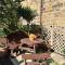 Interior Designed 4 bed House with stocked Bar & gym sleeps minimum 7 - Horsforth