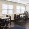 Super 8 by Wyndham Lindenhurst