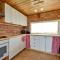 3 Bedroom Lovely Home In Jelenscak