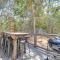 Horse Thief Inn Cabin Retreat with Deck and Hot Tub!