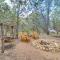 Horse Thief Inn Cabin Retreat with Deck and Hot Tub! - ويمبيرلي