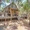 Horse Thief Inn Cabin Retreat with Deck and Hot Tub! - ويمبيرلي