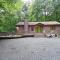 Dogwood Knoll - Wifi, Pool Access, Deck, Fireplace, Deck, Family Friendly, Hiking, Games, Screen Porch, King Bed - Berkeley Springs