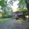 River Time Cabin - Riverfront, Hot Tub, Screen Porch, Fishing, Games, View, 3 King Beds - Berkeley Springs