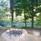 River Time Cabin - Riverfront, Hot Tub, Screen Porch, Fishing, Games, View, 3 King Beds - Berkeley Springs