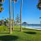 Summer House duplex en la playa con piscina