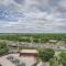 Spacious 1 BR condo - Amazing views - Pool - Kitchen