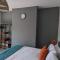 Huge Weekly & Monthly Savings - Free Parking - Wi-Fi & Netflix - Wolverhampton