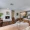 Paradise Pool Villa! Minutes to Beaches & Downtown