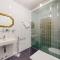 Bright flat overlooking Lake Geneva