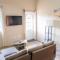 Golden Palms Apartment
