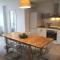 Modern apartment with pool on the beachfront in Marbella by SharingCo - مربلة