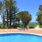 Modern apartment with pool on the beachfront in Marbella by SharingCo - مربلة