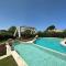 Villa con piscina immersa in un meraviglioso giardino - Wonderful Villa with pool and spacious garden