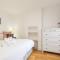 Pass the Keys Trendy Flat in Sunninghills Village Atmosphere