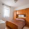 PIROVAC APARTMENTS ***