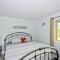 Black Bear Cabin - Fire Pit, Grill, View, Pet Friendly, Fireplace, King Bed, Wifi, Game Room