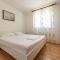 Awesome Home In Kustici With Kitchen - 库斯提奇