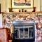 TALISMAN AMAZING VIEWS Walk to Uptown Sleeps 4