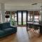 Modern top floor loft with balcony - بودابست