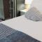 The Old Barn Annexe, cosy stay, close drive to city, beach, South Downs & Goodwood