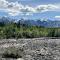 Denali Natl Park 3 Bedroom Home on 5 Acres, hiking and wildlife