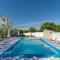 Apartment Miruna s bazenom