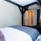 1 The Old Schoolhouse for 5+cot; hot tub, parking, pets