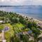 Lake view cottage with three ensuites and elevator - Fort Erie