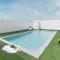 Magnificent villa: 2 private pools, BBQ, garden & parking. 13 per. In Padul - Granada