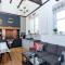 2 The Old Schoolhouse: En-suite, hot tub, parking, pets