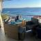 Tanis Ocean Loft