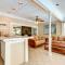 10-Acre Lakefront Home with Pool, Hot Tub and Dock! - 卡姆登顿