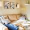 Colorful downtown condo, 2 bedrooms, king bed