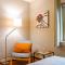 Colorful downtown condo, 2 bedrooms, king bed