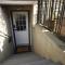 The Orange Door Bungalow- 2-BR w private yard, walkable to cafes & restaurants, 10 min to DT