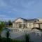 Villa Dracaena Melaka - Private Pool, Hill View, 20 minutes to Town - Kampong Bukit Katil