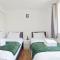 Comfortable Home in Kent, Sleeps 6 - Parking Available - Kent