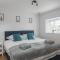 Detached House - 5 mins drive to City Centre - Free Parking, Fast Wi-Fi and Smart TV with Sky TV and Netflix by Yoko Property - Milton Keynes