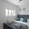 Detached House - 5 mins drive to City Centre - Free Parking, Fast Wi-Fi and Smart TV with Sky TV and Netflix by Yoko Property - Мілтон-Кінз