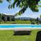 casa rural de un artista en plena naturaleza piscina y parque de esculturas en villarcayo - Villarcayo
