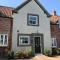 Family Tides, The Bay, 2 bedrooms, patio garden, parking nearby, 2 dogs welcome