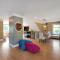 Great West Vancouver house with hot tub, across from beach & 10 mn to Downtown Vancouver