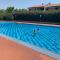 Appartamento con piscina e campi da tennis