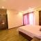 Farm Stay in Neemrana I 3 BHK with Pool & Chef I Close to Nature - Poshpad - Behror