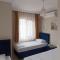 Hotel Crowded House