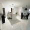 Stylish and luxurious apartment basement unit - لونغويل