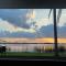 Clear Lake Retreat: Private pool, lakefront - أورلاندو