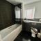 3BR-Sleeps 6 -Walk to Etihad & AO Arena
