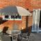 Canada House - Sleeps 6 -3 King or 6 Single Ideal for contractors